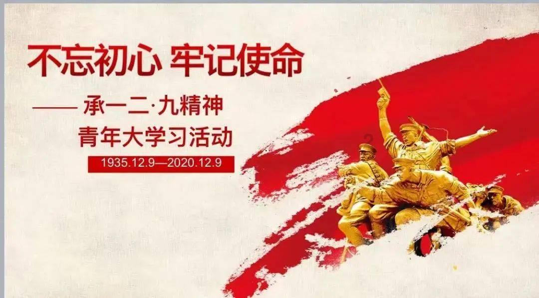 小猫咪够不着窗台上的玩具,转头看向猫妈:妈,我要那个!